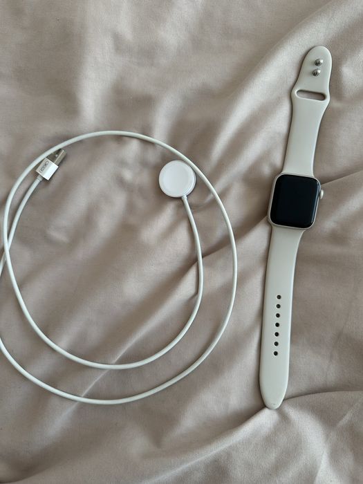 Zegarek apple bezowy piekny na każdą okazje