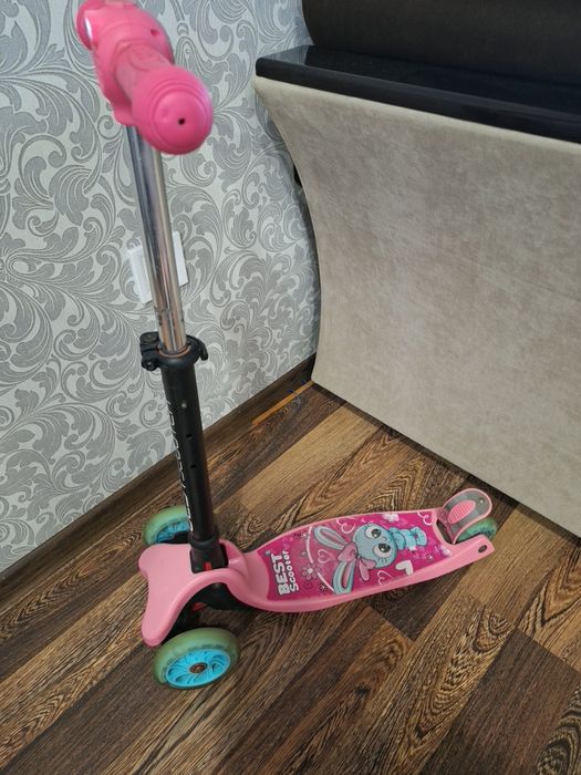 Дитячий самокат для дівчинки