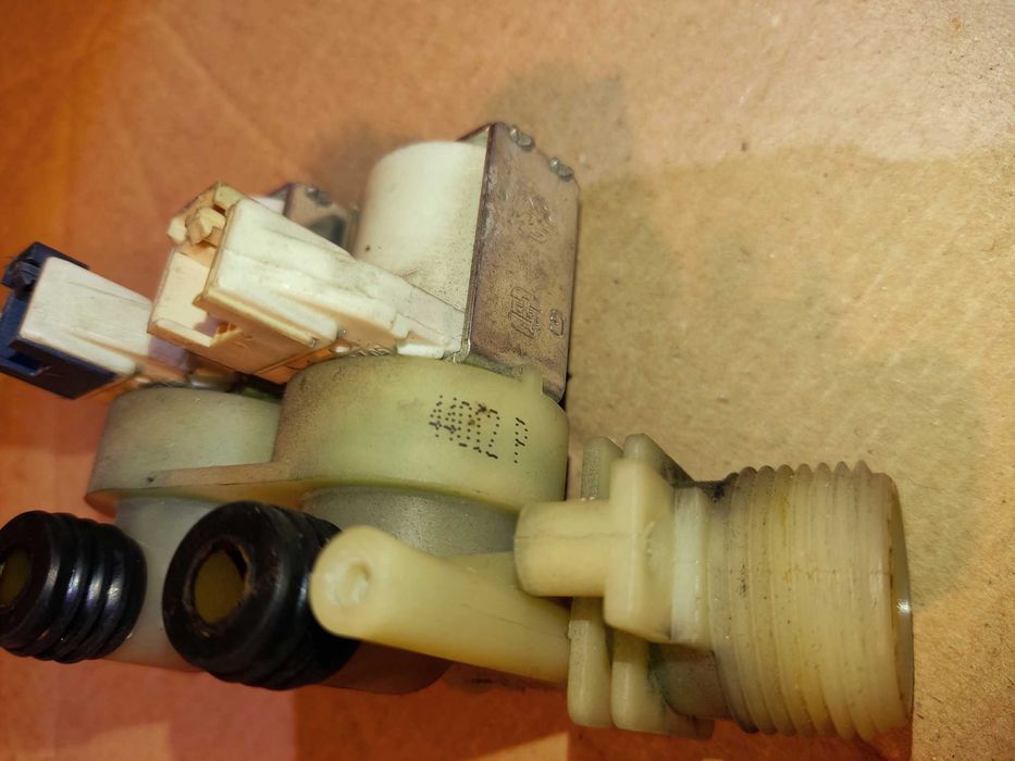 Клапан подачі води Indesit IWSD6105