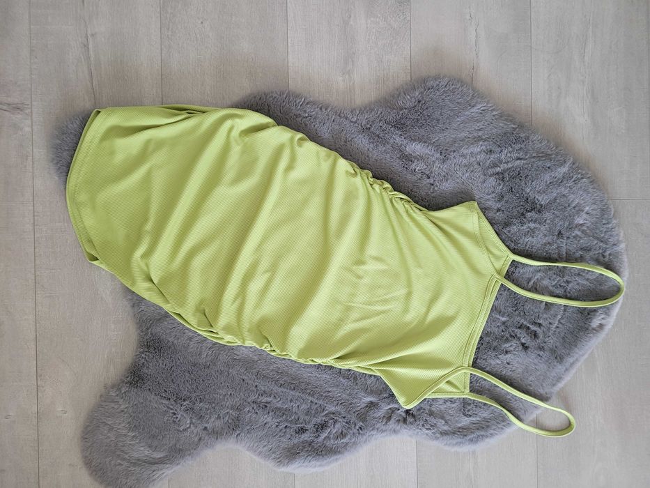 Zielona sukienka marszczona M