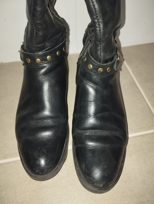 Botas de cano alto em pele 36