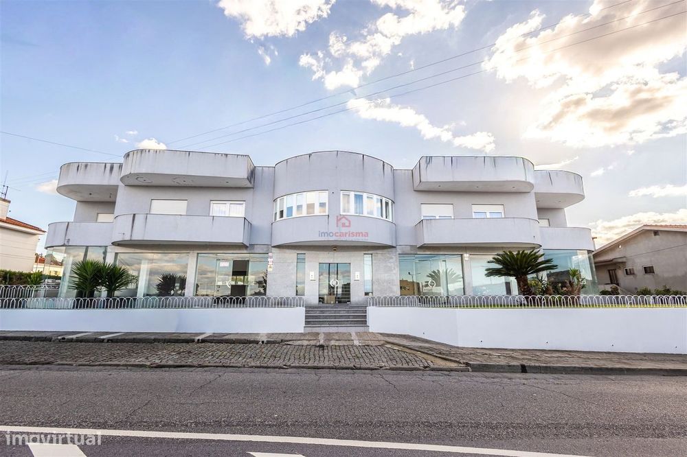 Loja com 150m2 para Arrendamento em Riba de Ave, Vila Nova de Famalicã