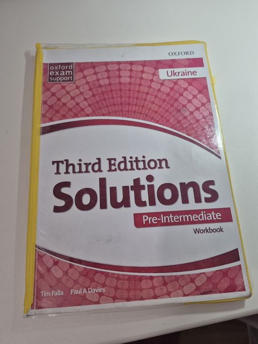 книга Solutions Pre-intermediate