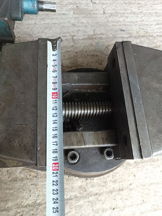 Imadło maszynowe obrotowe pryzmowe