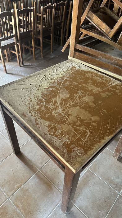 Vendo mesas e cadeiras de madeira