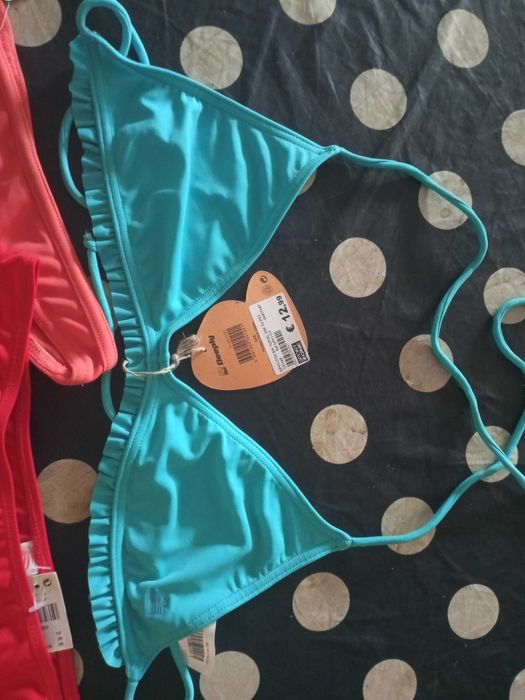 Bikinis e peças novos
