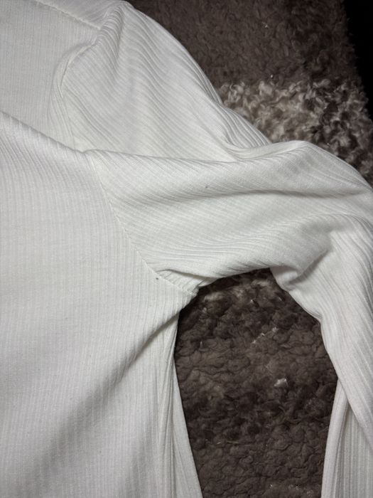 Biały prążkowany golf basic