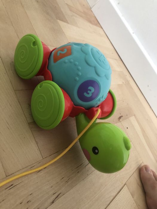 Fisher-Price, jeżdżący żółwik ze sznurkiem
