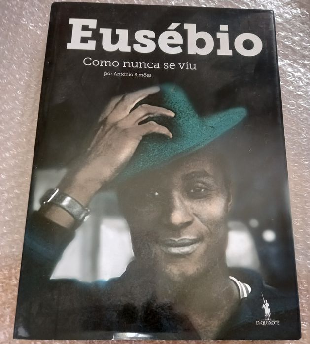 Livro sobre a vida de Eusébio
