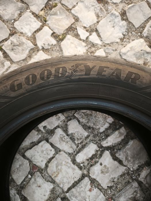 Pneus Goodyear 235-55-18