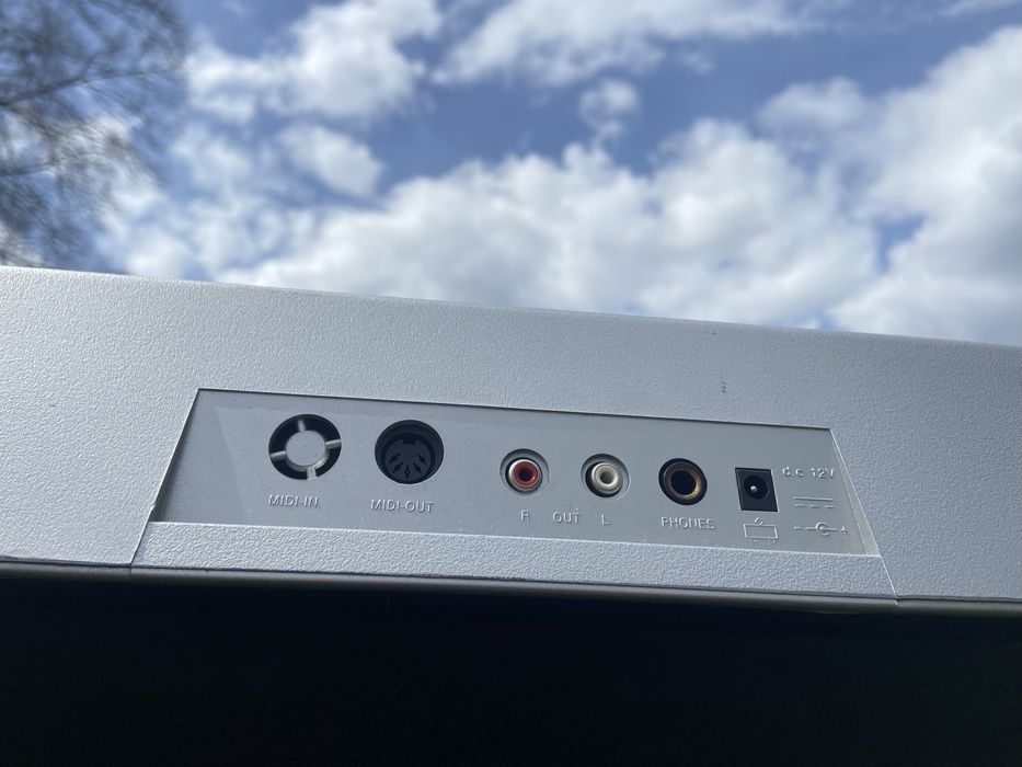 Практично новий синтезатор Bravis - KB920