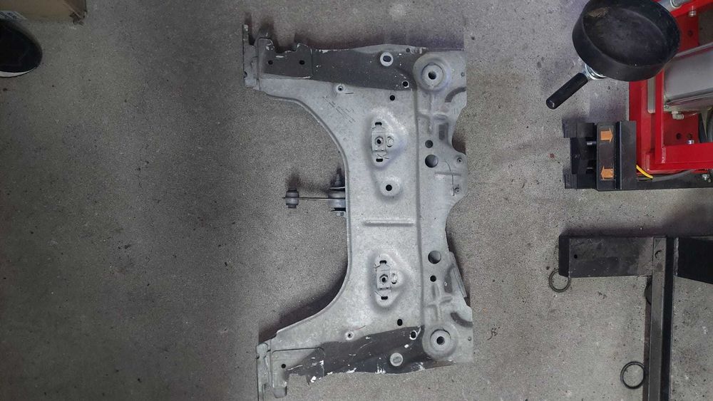 Charriot frente Renault Clio IV