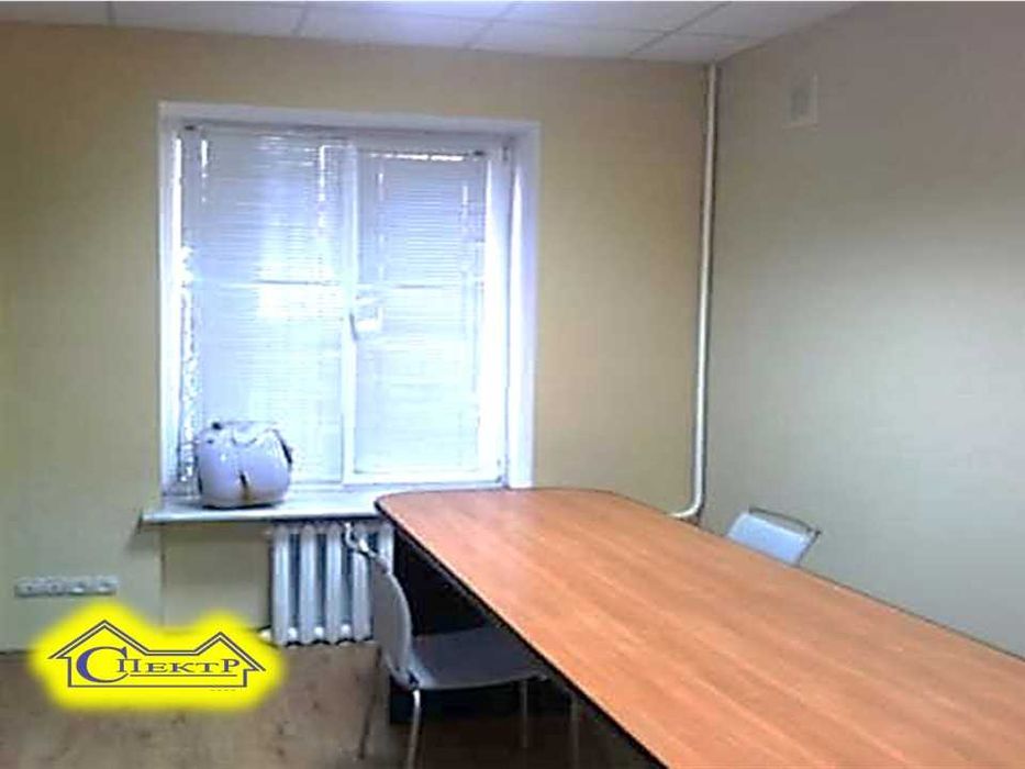 82 кв.м.  вул. Леніна(Свято-Миколаївська), 5 кабінетів .