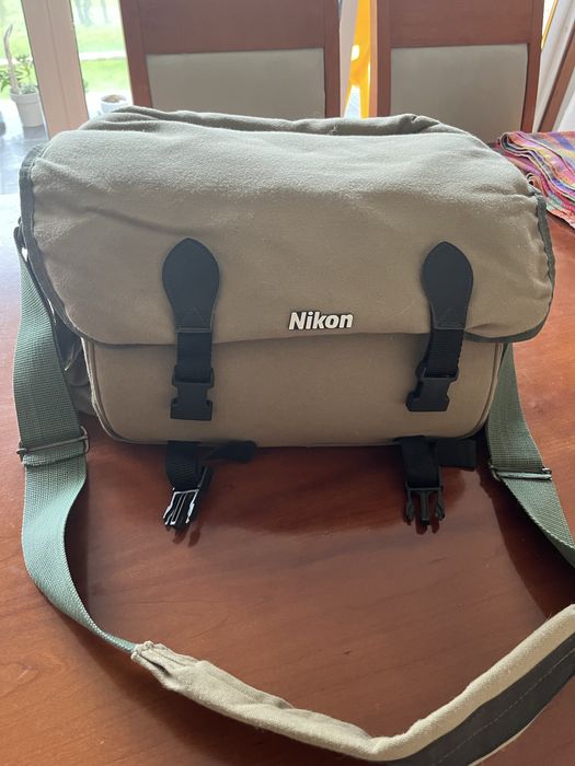 Nikon F 601 M com flash , mala e acessorios