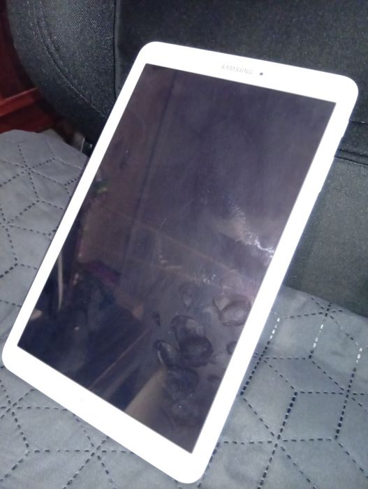 Samsung Galaxy Tab E SM-T561