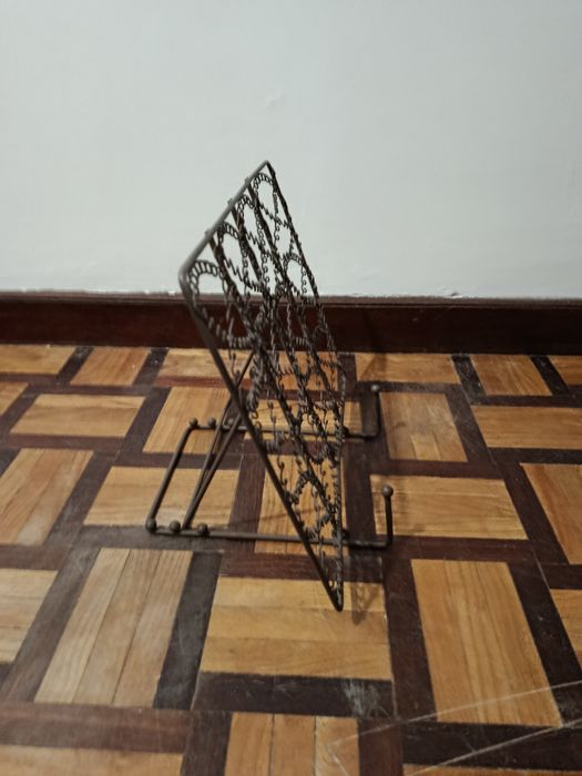 Suporte para livros rústico