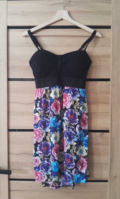 Sukienka na ramiączkach