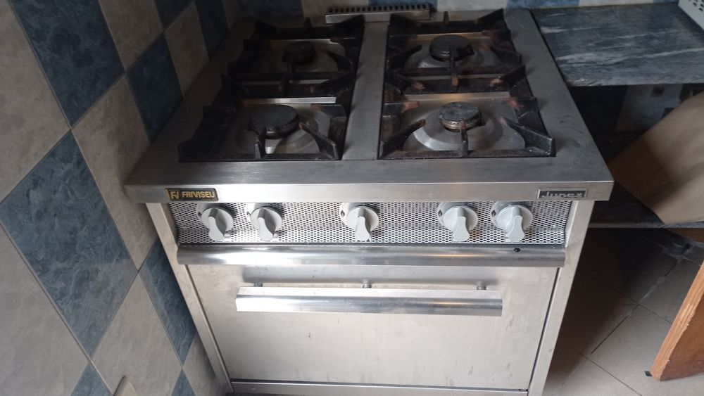 Vendo fogão endostrial 1200€de