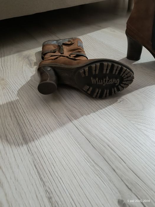 Buty Mustang zamsz -skora