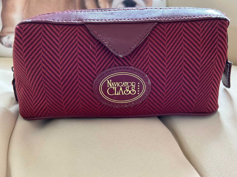 Bolsa de viagem com montes de acessórios