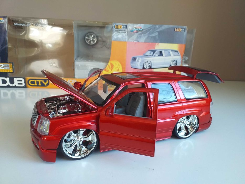 Модель 1.18 Cadillac Escalade 2002: 2 750 грн. - Машинки Стебник
