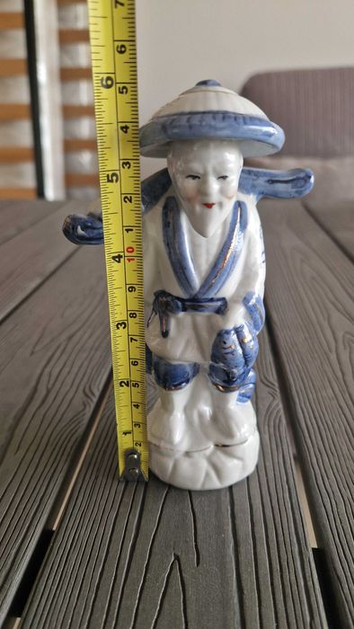 Estatueta de porcelana asiática