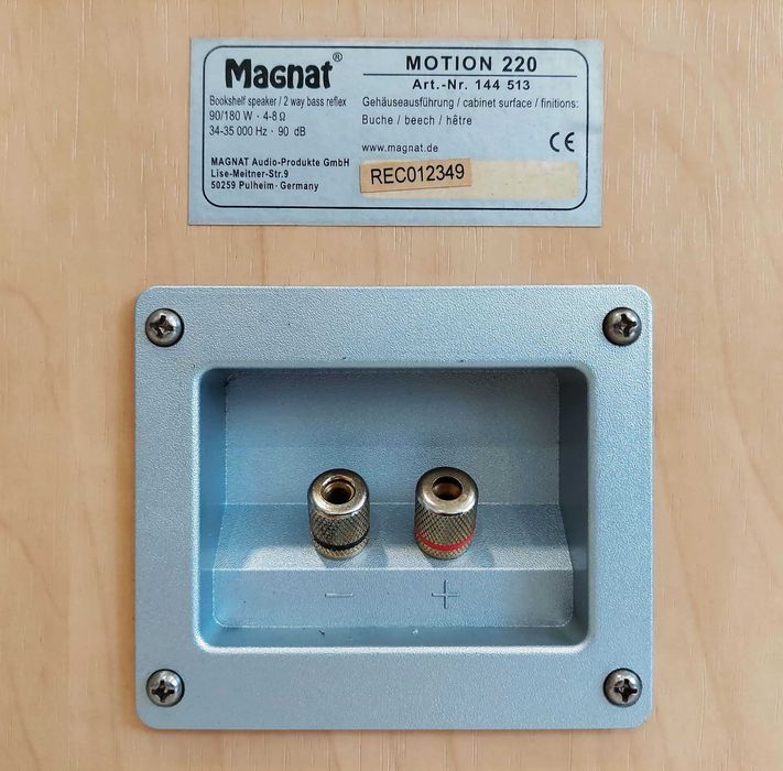 Colunas/monitores do fabricante germânico MAGNAT - Motion 220 (180w)