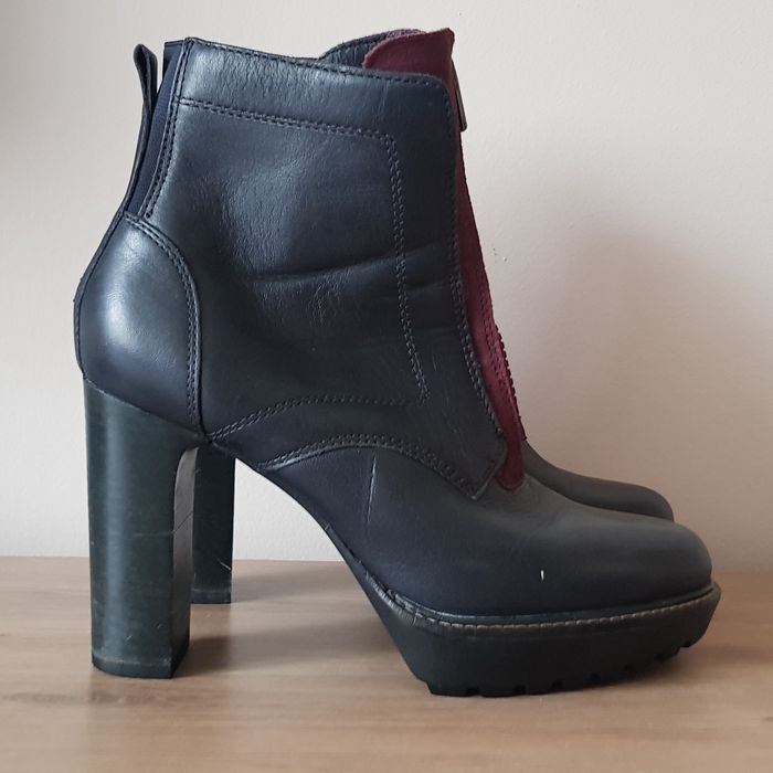 Tommy Hilfiger granatowe botki