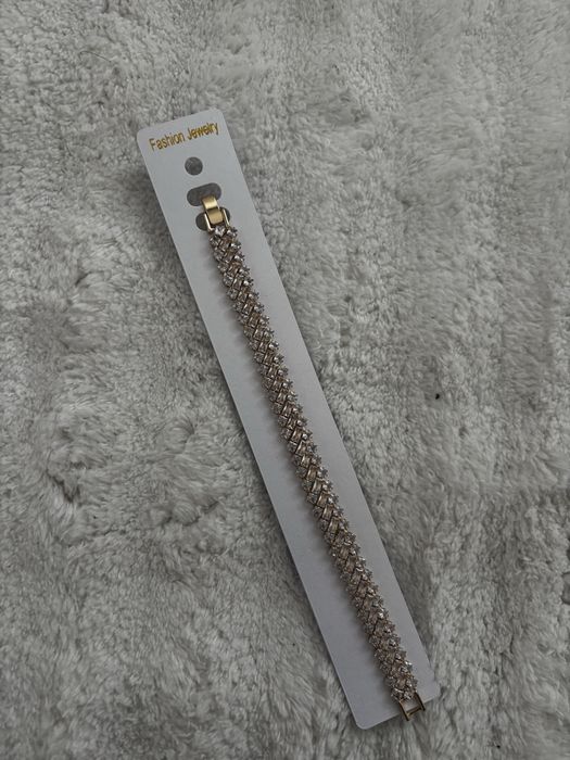 sztuczna biżuteria nowa bransoletka z cyrkoniami błyszcząca na bal