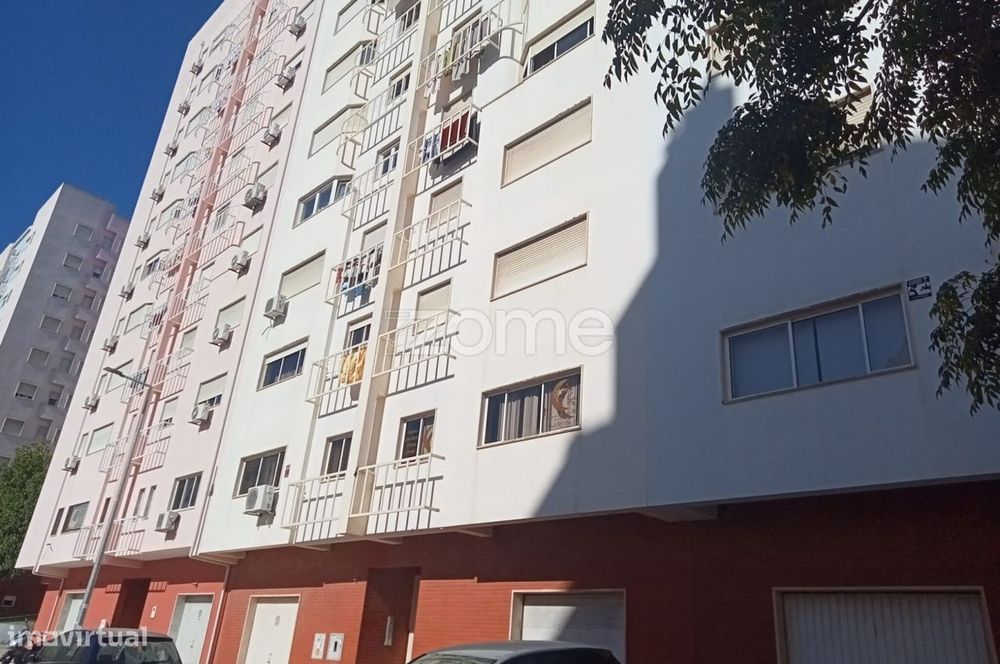 Apartamento T3 com Lareira, Parqueamento e Arrecadação – Santa Mar...