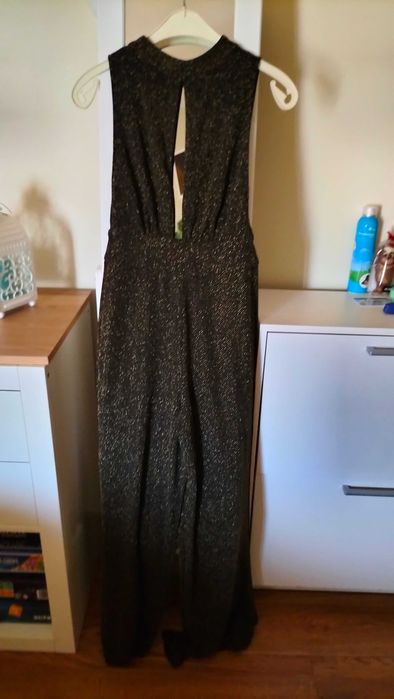 Macaco preto e dourado