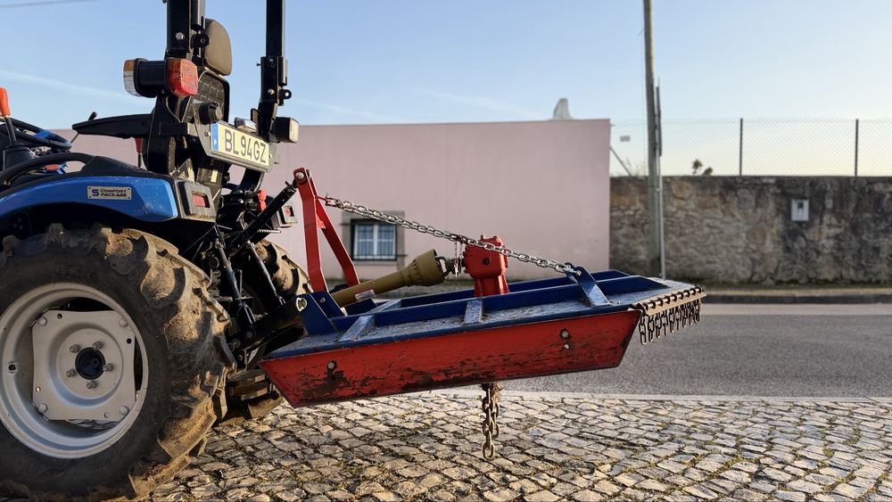 Solis 26 XL + Carregador Frontal + Pack Alfaias (Apenas 340h)