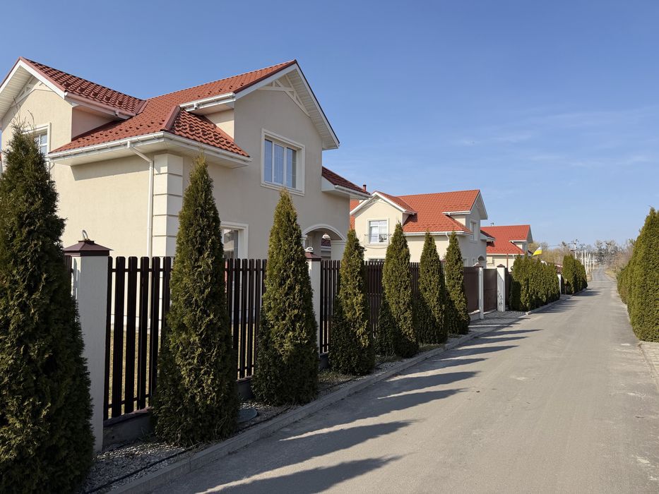 Будинок під Києвом в котеджному комплексі "Зарічний Гай"
