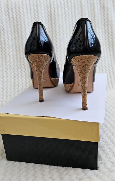 Czarne szpilki na platformie