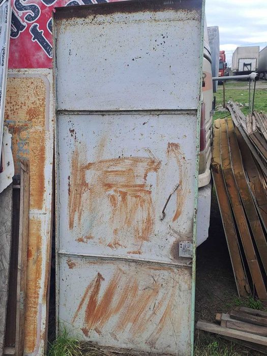 Двери металлические с рамой 1500грн.