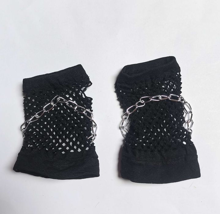 Krótkie rękawiczki bez palców, z siateczki z łańcuszkiem (gothic punk)