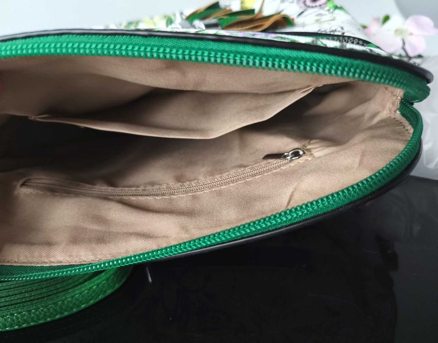 Torebka damska na ramię twarda śliczne kwiaty jasna biała zielone elementy