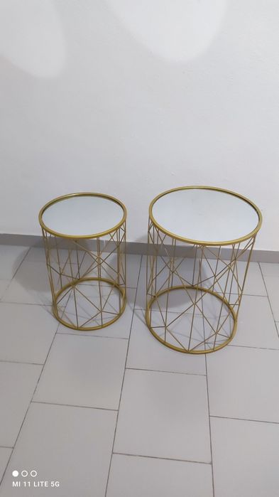 Mesa apoio sofá dourada