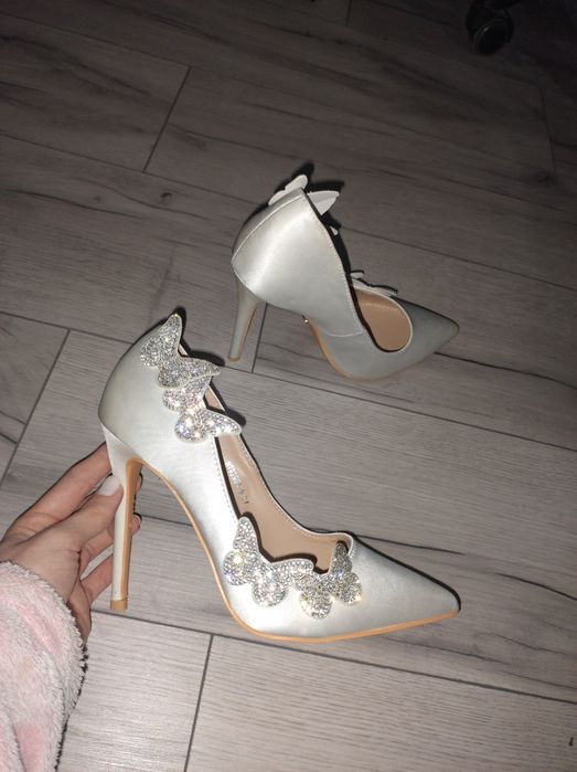 Buty na obcasie szpilki satynowe ozdobne nosek szpic klasyczne wysokie wesele ślubne komunia impreza