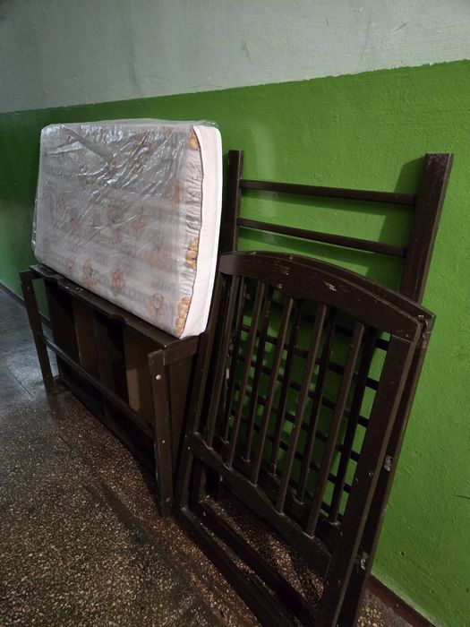 Дитяче ліжечко з матрасом