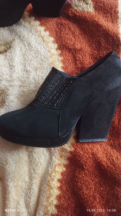 Жіночі стильні туфлі