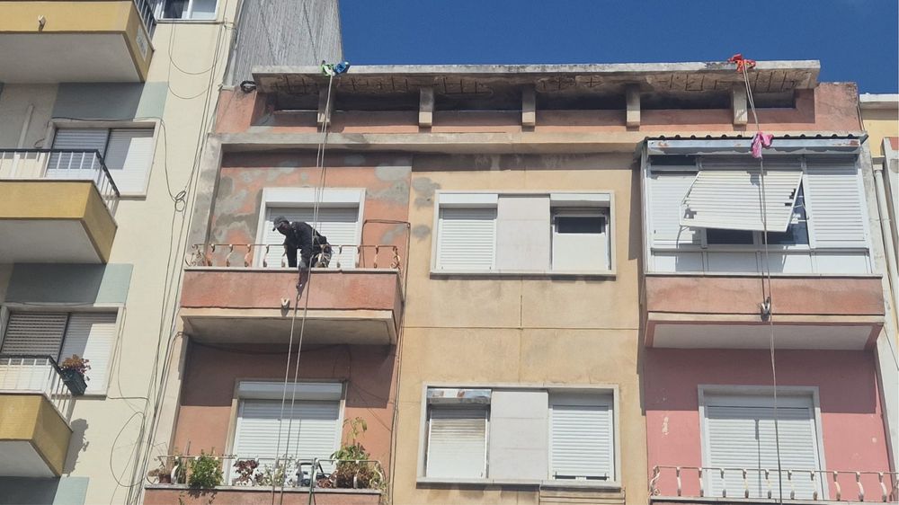 Roni santios  Cores  Concreta  Pinturas em Rapel e Andaimes telhados   Canaliização  Eletricidade
