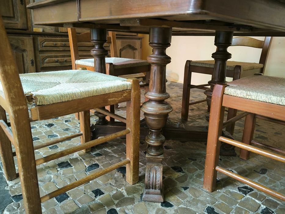 Mesa de jantar em madeira com quatro cadeiras rústicas, Perrine.