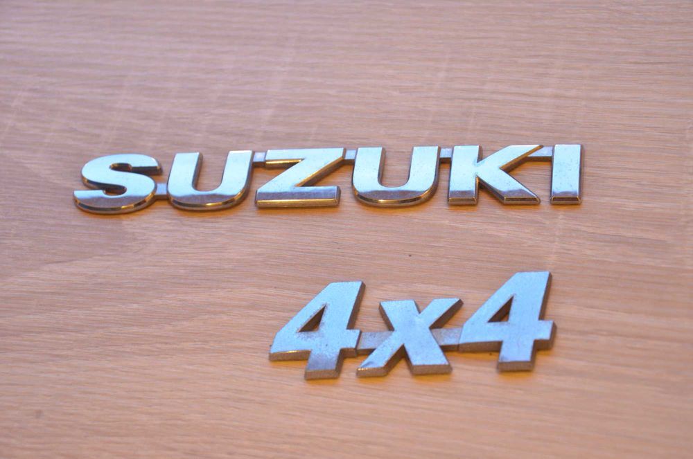 Emblema original Suzuki 4x4