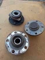 posiadam piasty kół z łożyskiem do audi A 3, octavia 2,golf 5