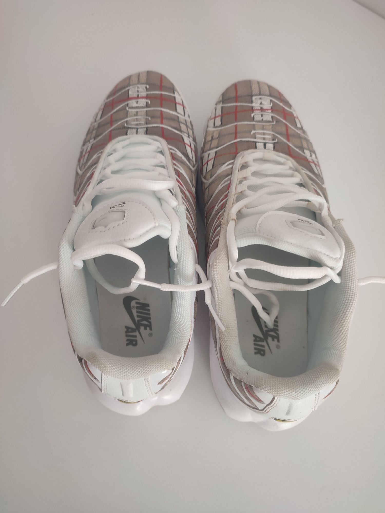 Burberry nike tn online