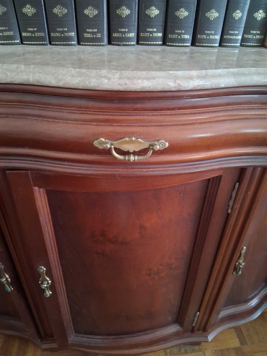 2 Moveis iguais madeira vermelha 50€