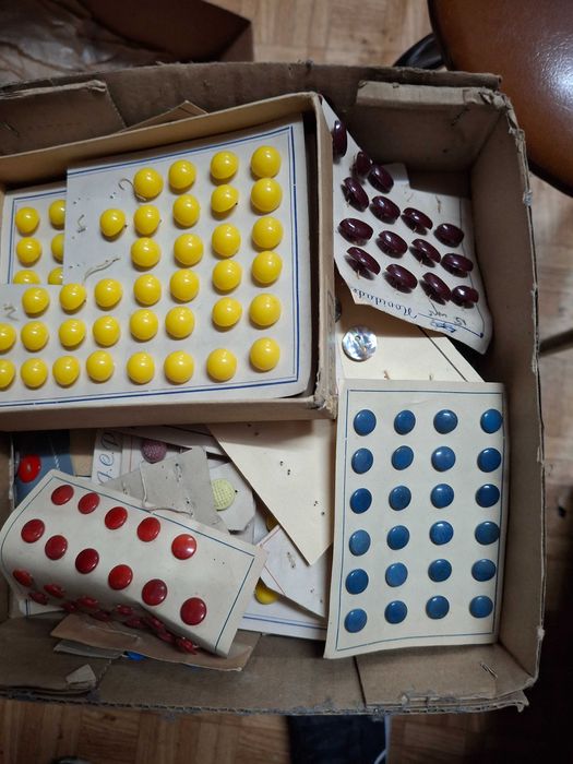 Lote 2: ~11kg de Botões de costura Vintage, novos