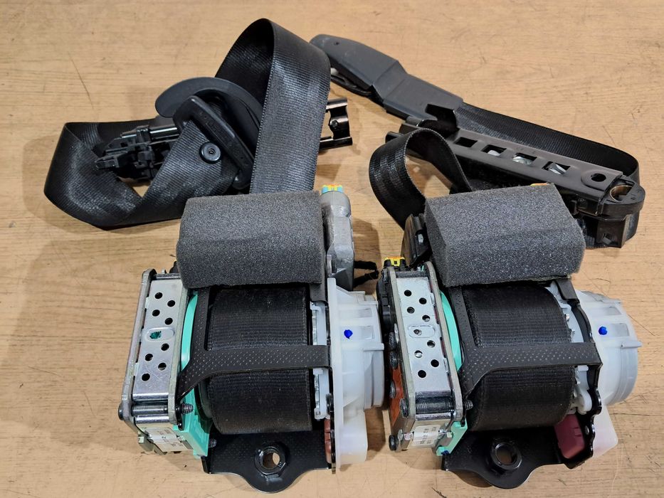 Pas pasy bezpieczeństwa AUDI A5 8T Spartback prawy lewy przód przedni