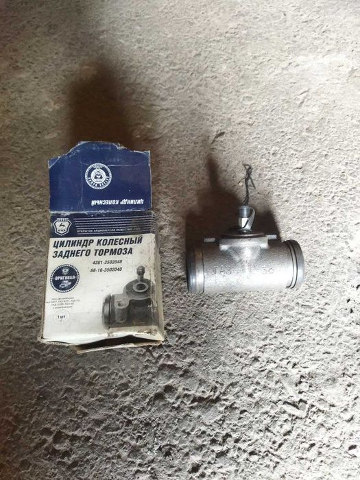 Гальмівний циліндр заднього гальма